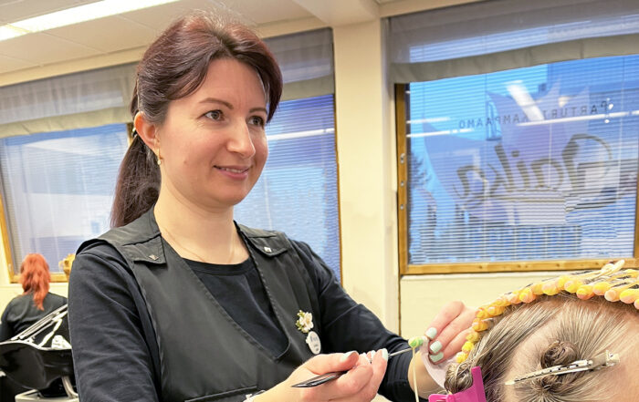 Valokuva maahanmuuttajaopiskelija Dariiasta.